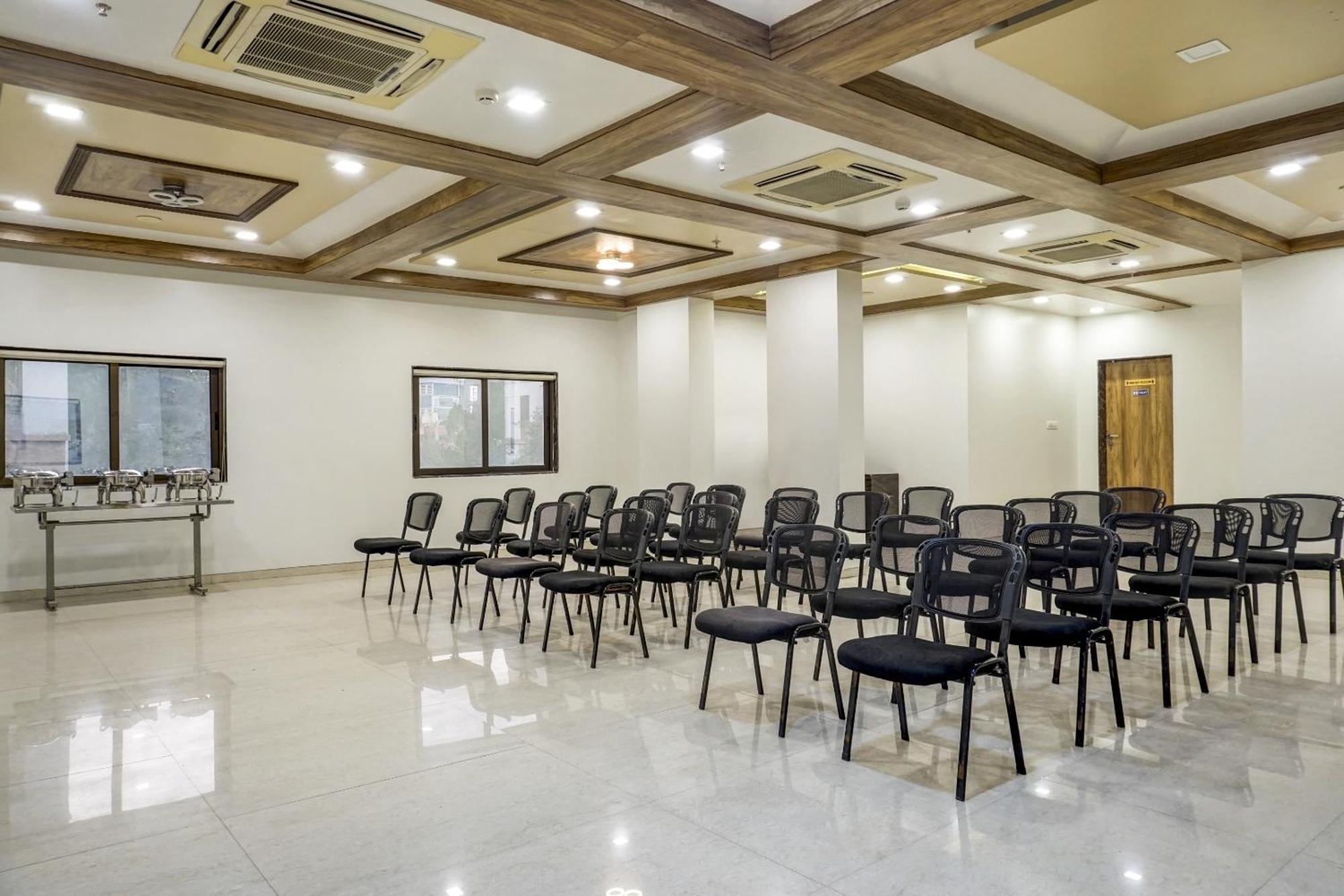 Townhouse Oak Regal Inn Near Sant Tukaram Nagar Metro Station Pimpri-Chinchwad ภายนอก รูปภาพ