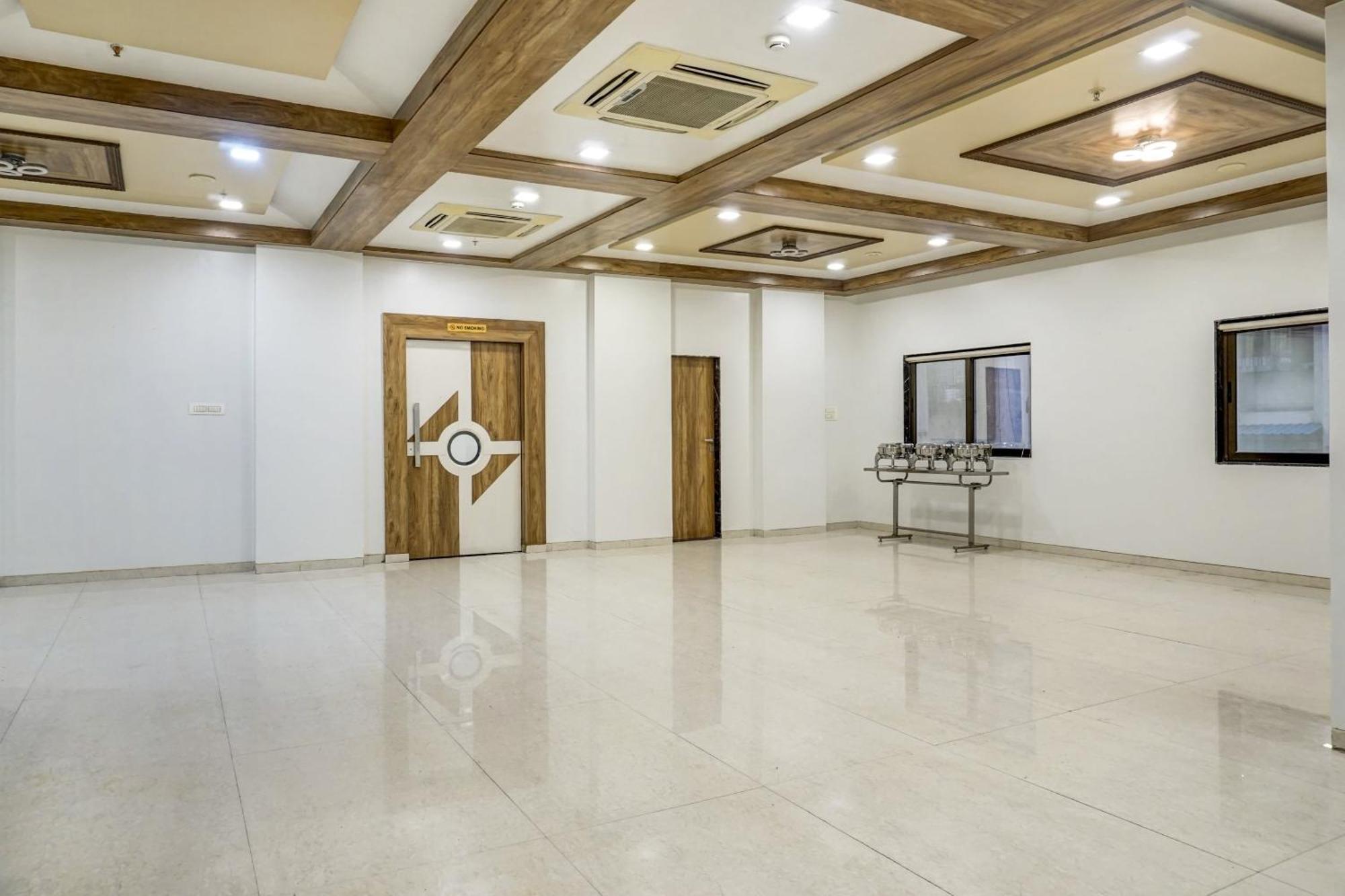 Townhouse Oak Regal Inn Near Sant Tukaram Nagar Metro Station Pimpri-Chinchwad ภายนอก รูปภาพ