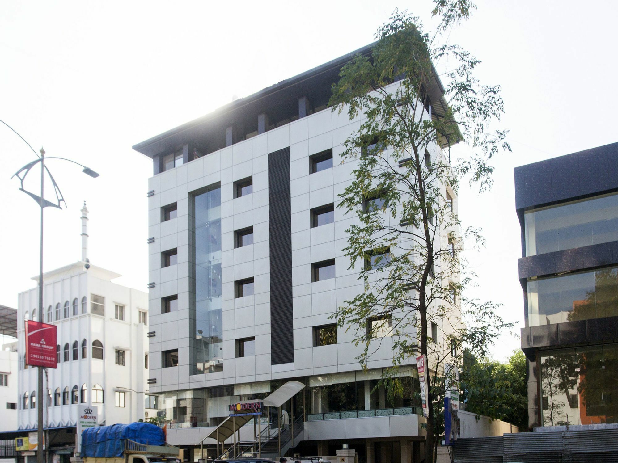 Townhouse Oak Regal Inn Near Sant Tukaram Nagar Metro Station Pimpri-Chinchwad ภายนอก รูปภาพ